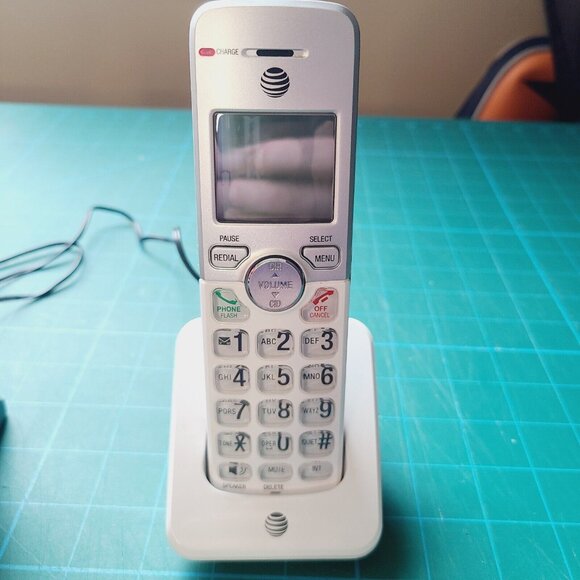 AT&T 3 Handset DECT 6.0 Cordless Answering System with Caller ID/Call Waiting - Picture 6 of 16